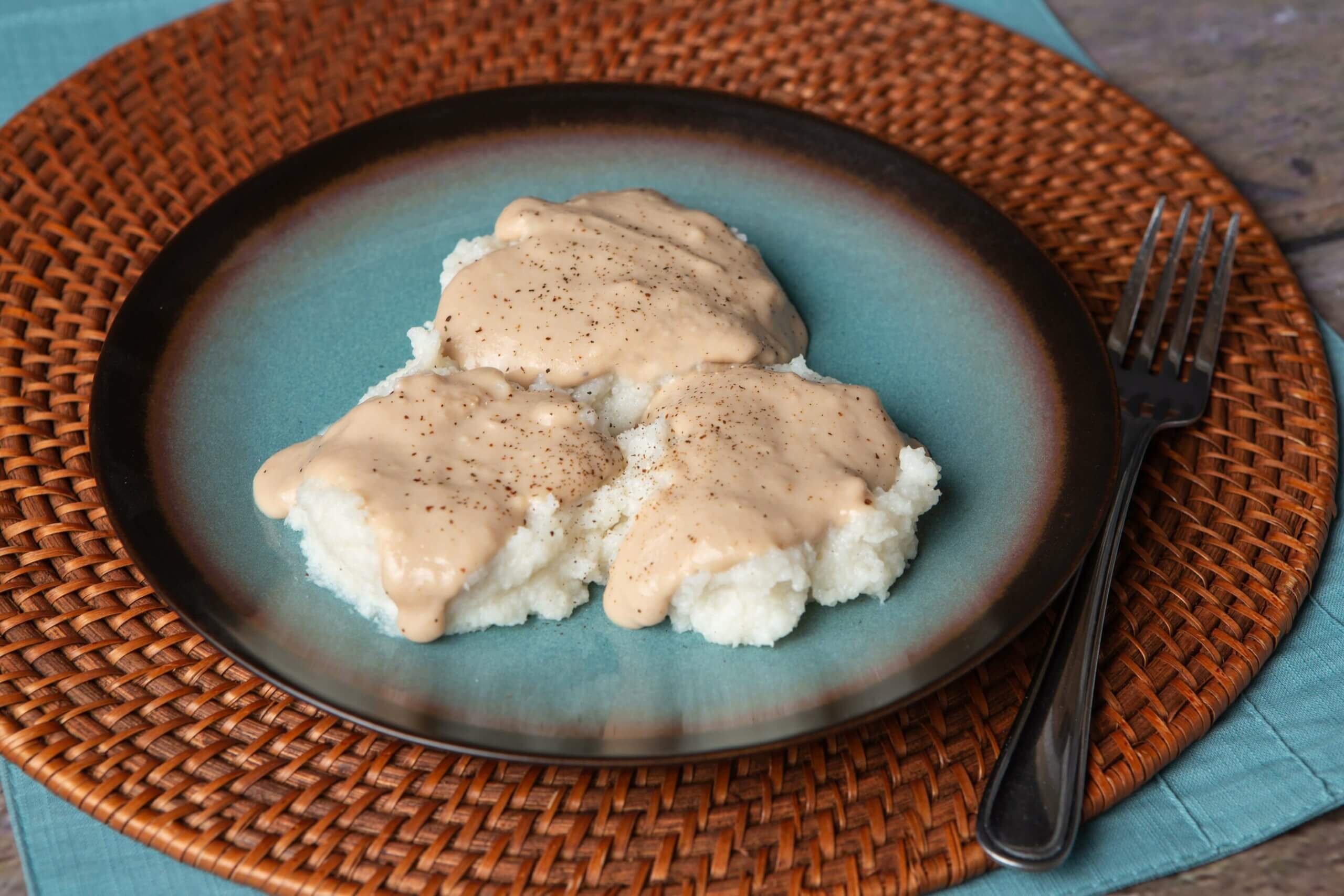 Dysphagia-friendly biscuits and gravy