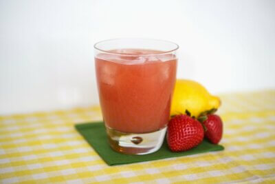 Dysphagia-friendly strawberry lemonade
